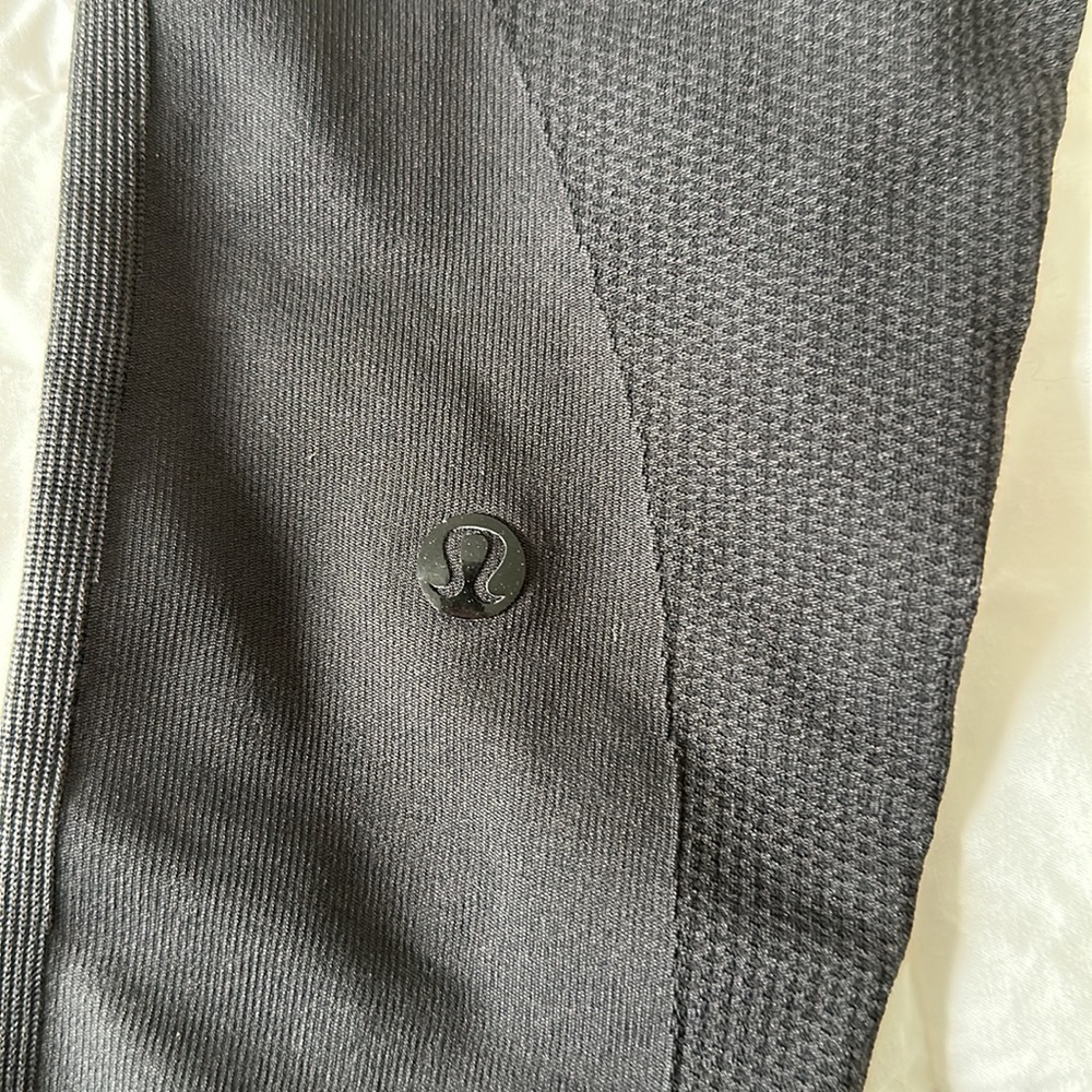 Lululemon dark grey crop leggings. Size 6. - Picture 3 of 5
